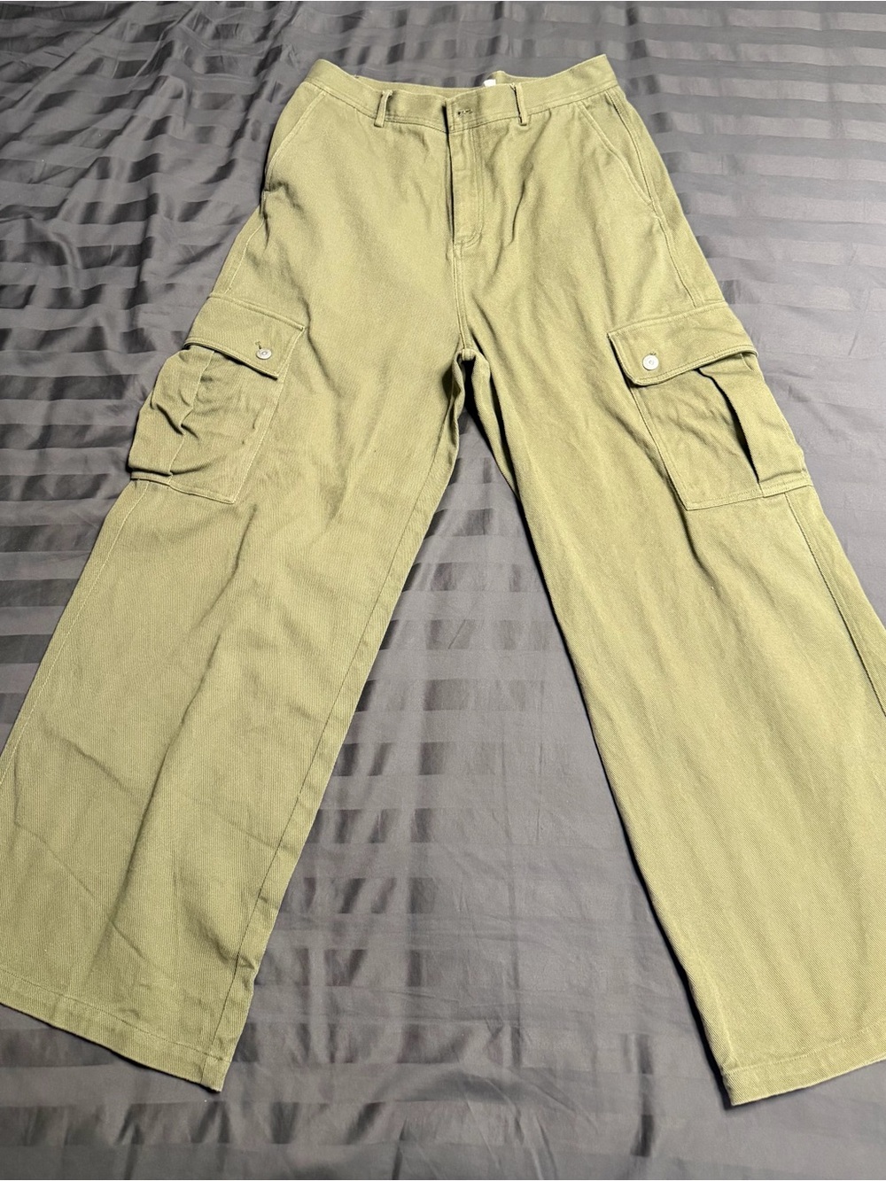Men's Olive Cargo Pants with Utility Pockets